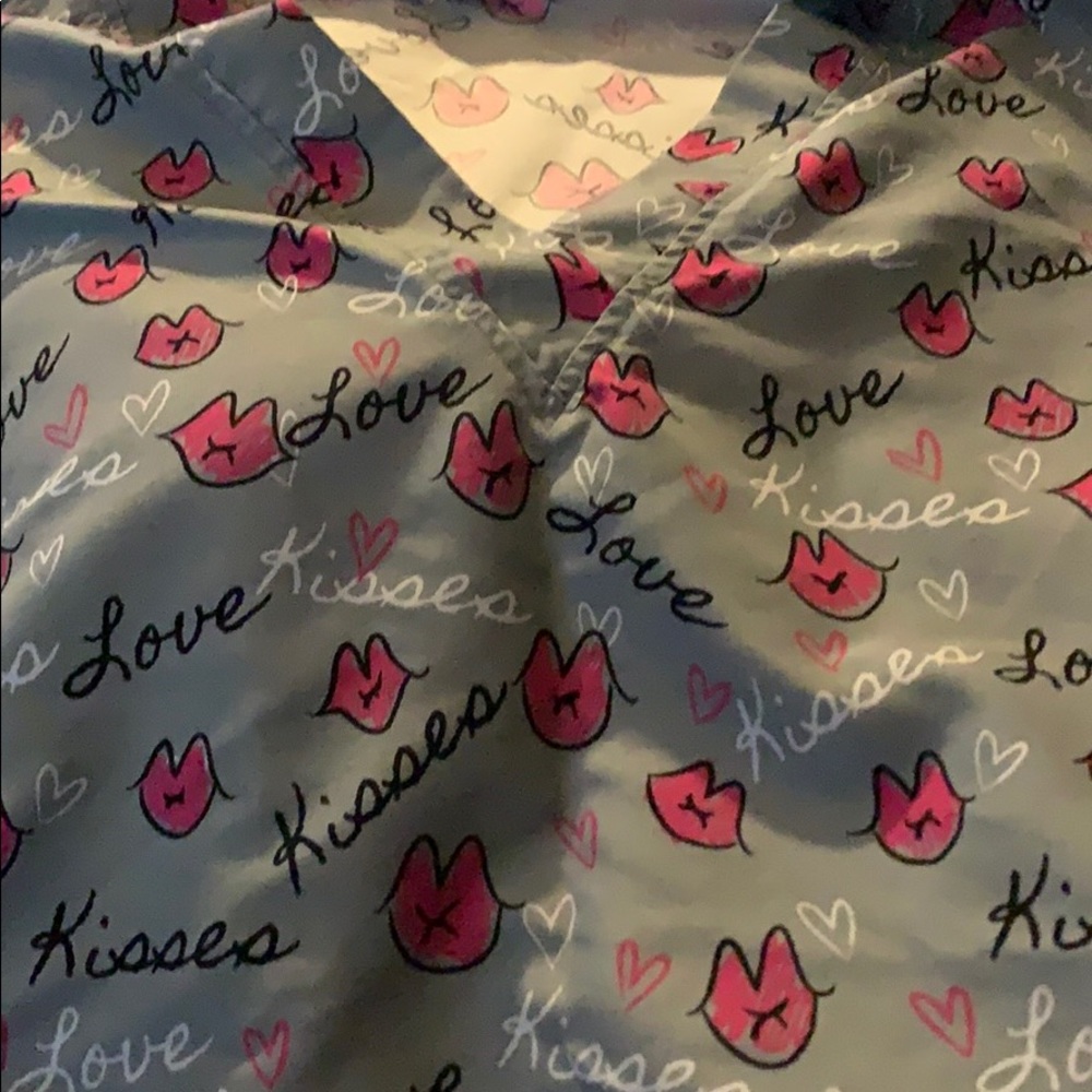 Size medium scrub top